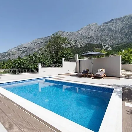 Holiday House Alina With Heated Pool